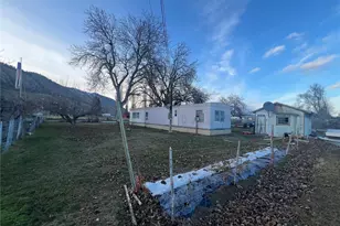 204 Davis Ave, Brewster, WA 98812 - Photo 6