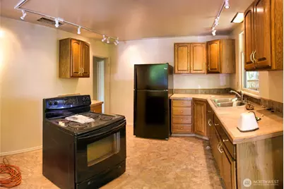 6810 NE Bergman Road, Bainbridge Island, WA 98110 - Photo 14