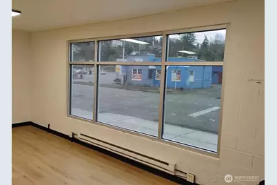 209 E Gowe Street, Kent, WA 98032 - Photo 1