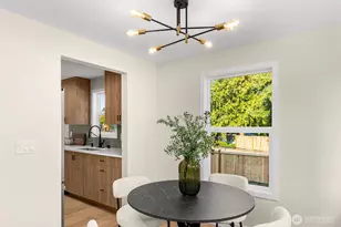 922 NE 117th St, Seattle, WA 98125 - Photo 10