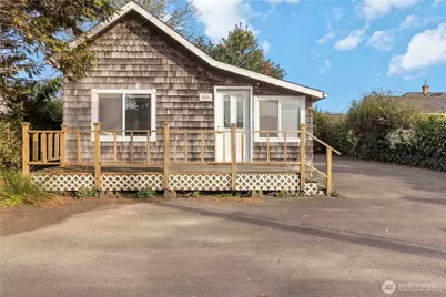 808 Pacific Avenue N, Long Beach, WA 98631 - Photo 1