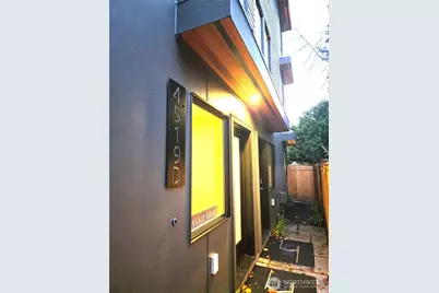 4519 D Bagley Avenue N, Seattle, WA 98103 - Photo 2