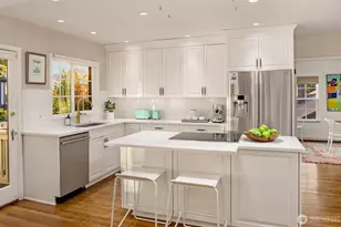 4525 NE 41st St, Seattle, WA 98105 - Photo 12