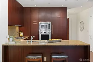 500 106th Ave NE, Bellevue, WA 98004 - Photo 4