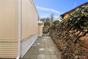 10515 Woodinville Dr, Bothell, WA 98011 - Photo 24