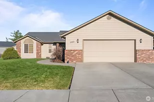 1869 SE Larch Ave, College Place, WA 99324 - Photo 2