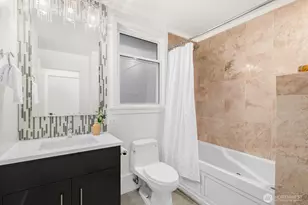 210 W McGraw St, Seattle, WA 98119 - Photo 16