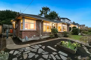 3307 36th Ave W, Seattle, WA 98199 - Photo 2