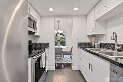 10418 NE 32nd Place #C105, Bellevue, WA 98004 - Photo 8