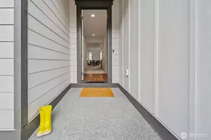 13404 Edmunds Pkwy E, Bonney Lake, WA 98391 - Photo 2