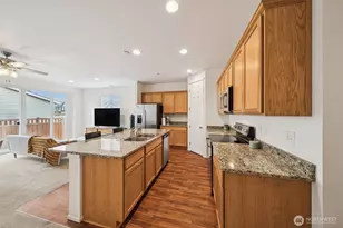 13404 Edmunds Pkwy E, Bonney Lake, WA 98391 - Photo 4