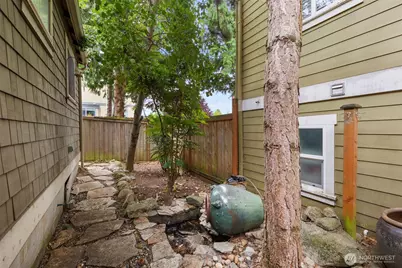 1717 E Spruce St., Seattle, WA 98122 - Photo 24