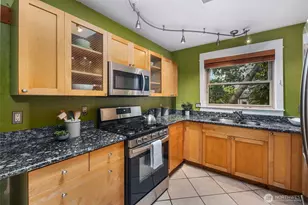 1717 E Spruce St, Seattle, WA 98122 - Photo 10