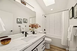 12037 C Fremont Ave N, Seattle, WA 98133 - Photo 8