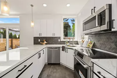 12037 C Fremont Avenue N #3, Seattle, WA 98133 - Photo 4