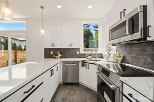 12037 C Fremont Ave N, Seattle, WA 98133 - Photo 4