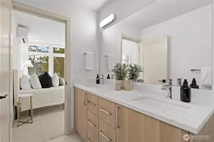 724 N 36th St, Seattle, WA 98103 - Photo 16