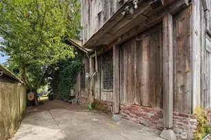 652 NW 85th St, Seattle, WA 98117 - Photo 8