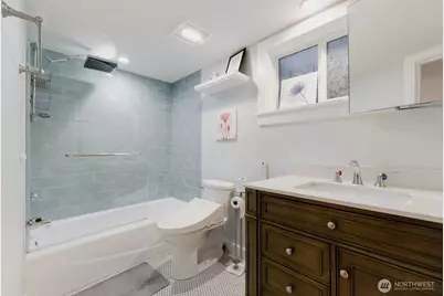 3246 W Viewmont Way W, Seattle, WA 98199 - Photo 26