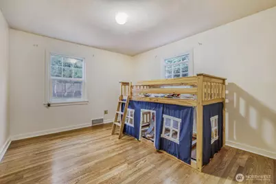 3246 W Viewmont Way W, Seattle, WA 98199 - Photo 18