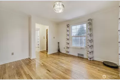 3246 W Viewmont Way W, Seattle, WA 98199 - Photo 14
