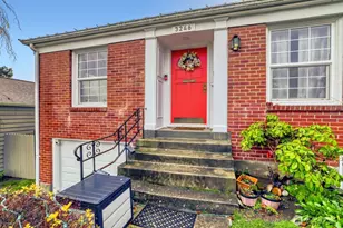 3246 W Viewmont Wy W, Seattle, WA 98199 - Photo 2