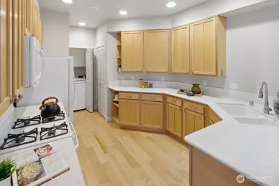 120 Newport Way NW #9, Issaquah, WA 98027 - Photo 18