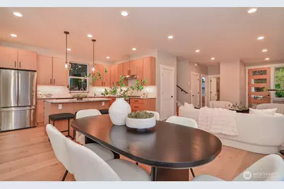 10202 44th Avenue SW, Seattle, WA 98146 - Photo 6