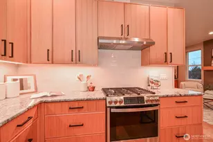 10202 44th Ave SW, Seattle, WA 98146 - Photo 12