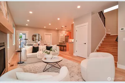 10202 44th Avenue SW, Seattle, WA 98146 - Photo 4