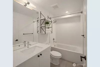 9553 Ashworth Avenue N #B, Seattle, WA 98103 - Photo 16