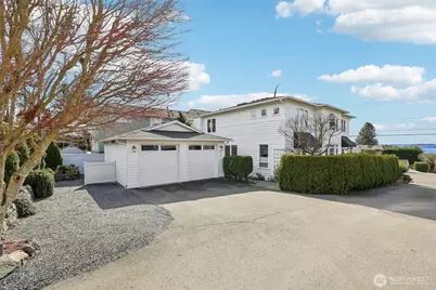 217 9th Avenue S, Edmonds, WA 98020 - Photo 2