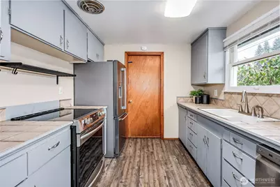 944 E 31st Street, Bremerton, WA 98310 - Photo 12