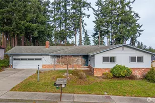 1124 SW 4th Ave, Oak Harbor, WA 98277 - Photo 2