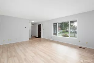 1124 SW 4th Ave, Oak Harbor, WA 98277 - Photo 12