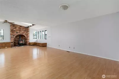 1124 SW 4th Ave, Oak Harbor, WA 98277 - Photo 10