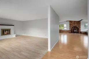 1124 SW 4th Ave, Oak Harbor, WA 98277 - Photo 4