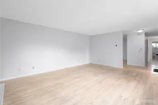 1124 SW 4th Ave, Oak Harbor, WA 98277 - Photo 8