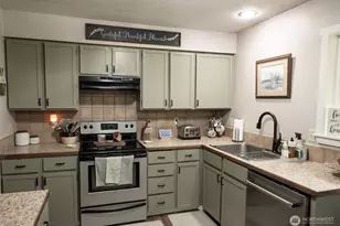 132 Coyote Ln, Castle Rock, WA 98611 - Photo 6