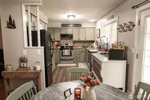 132 Coyote Ln, Castle Rock, WA 98611 - Photo 4