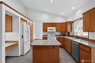 844 Holbeck Dr, Camano Island, WA 98282 - Photo 6