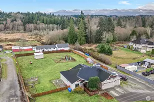 8113 214th Ave E, Bonney Lake, WA 98391 - Photo 4