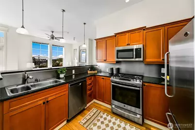 530 4th Avenue W #502, Seattle, WA 98119 - Photo 8