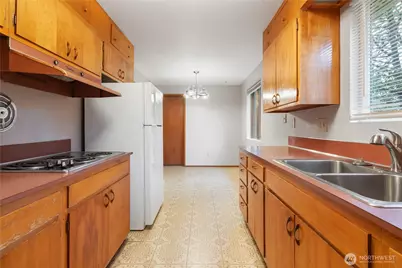 12116 SE 71st Street, Newcastle, WA 98056 - Photo 6