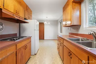 12116 SE 71st St, Newcastle, WA 98056 - Photo 6