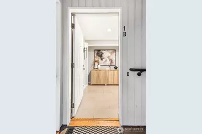 2101 Nob Hill Avenue N #1B, Seattle, WA 98109 - Photo 2