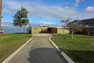 1577 Country Club Dr, Camano Island, WA 98282 - Photo 2