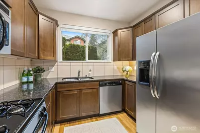 16526 1st Park SE, Bothell, WA 98012 - Photo 8