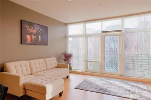 17 W Mercer St, Seattle, WA 98119 - Photo 2