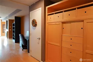 17 W Mercer St, Seattle, WA 98119 - Photo 16